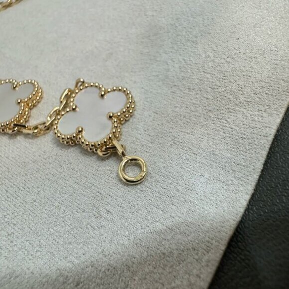 Authentic Van Cleef & Arpels 18K gold white mother-of-pearl bracelet - Picture 5 of 9